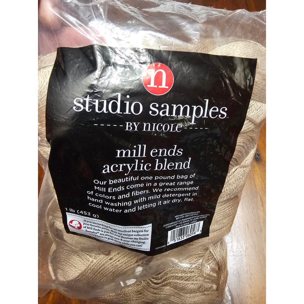 Studio‎ samples by Nicole  yarn 4 Skeins new in bag 1LB